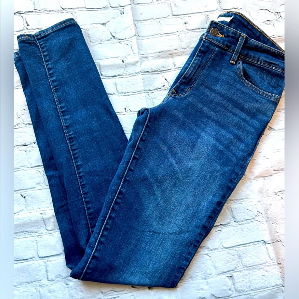 Levi’s 711 Medium-Wash High Rise Skinny Jeans